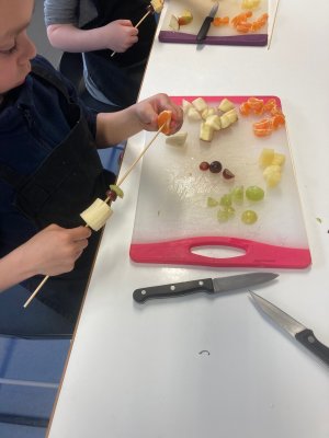 Cookery club made rainbow fruit skewers today! We learnt how to cut fruit safely using the bridge method and cut up grapes, pear, apple, banana, pineapple and satsuma for our rainbow fruit skewers. They look delicious!