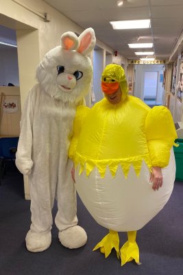 We had some very special visitors in school today. Chick and Bunny spread some Easter cheer as they went to visit each class! We would like to wish all of our pupils and their families a very happy Easter holidays!